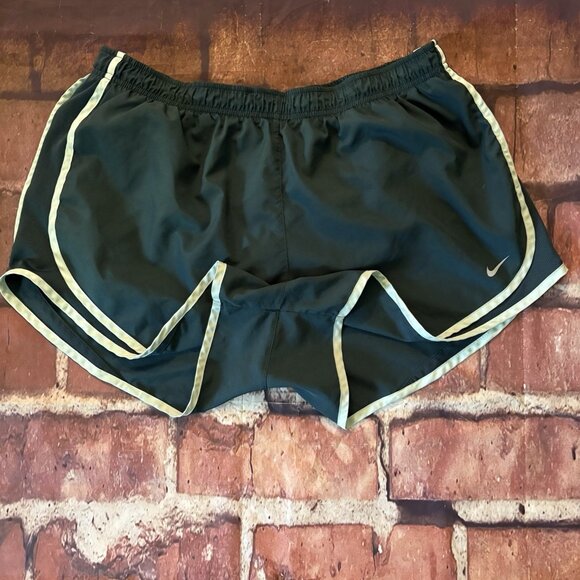 Nike Running Shorts Women’s Extra Large 1X Athletic Green Check Swoosh Logo - Picture 15 of 16